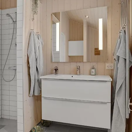 3 Bedroom Cozy In Haarby 度假居 Hårby