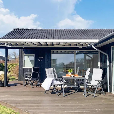 3 Bedroom Cozy In Haarby 度假居